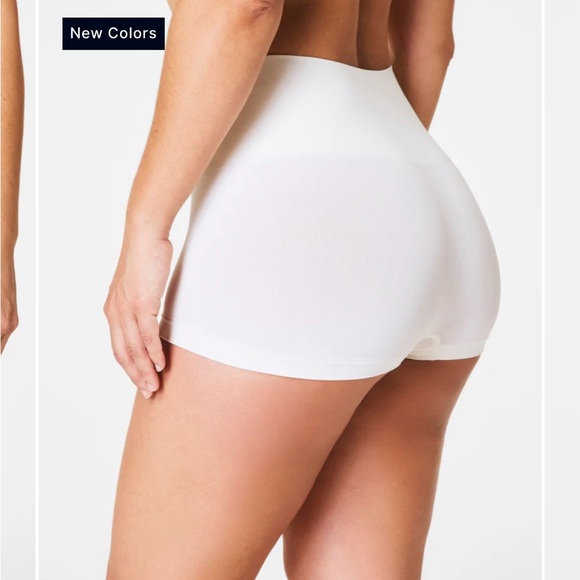 Spanx extraordinary Boyshort in Linen - Picture 2 of 3